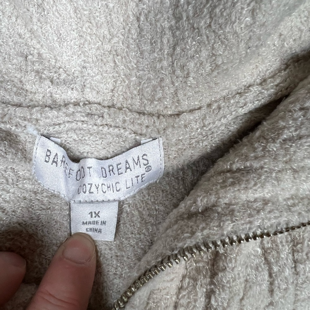 Barefoot Dreams Cozy Cream Zip-Up‎ - Picture 5 of 9